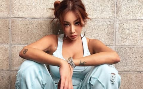 Jessi拒絕大叔們的示好XD並透露自己從未被喜歡的男人拒絕過!