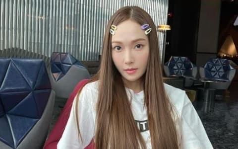 Jessica在《乘風破浪》孤單身影被捕捉!還被節目組冠上「聽不懂」標籤!