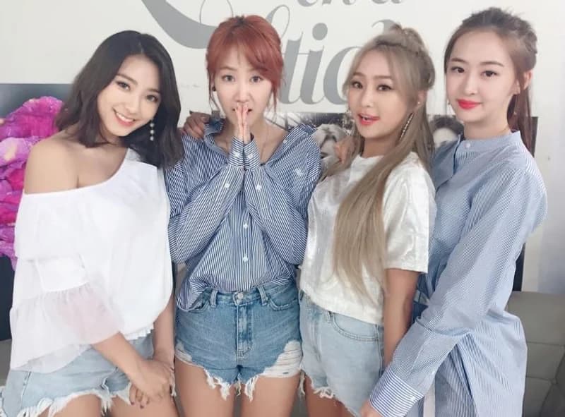 Image Source l official_sistar