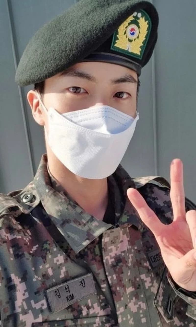 Image Source l Weverse