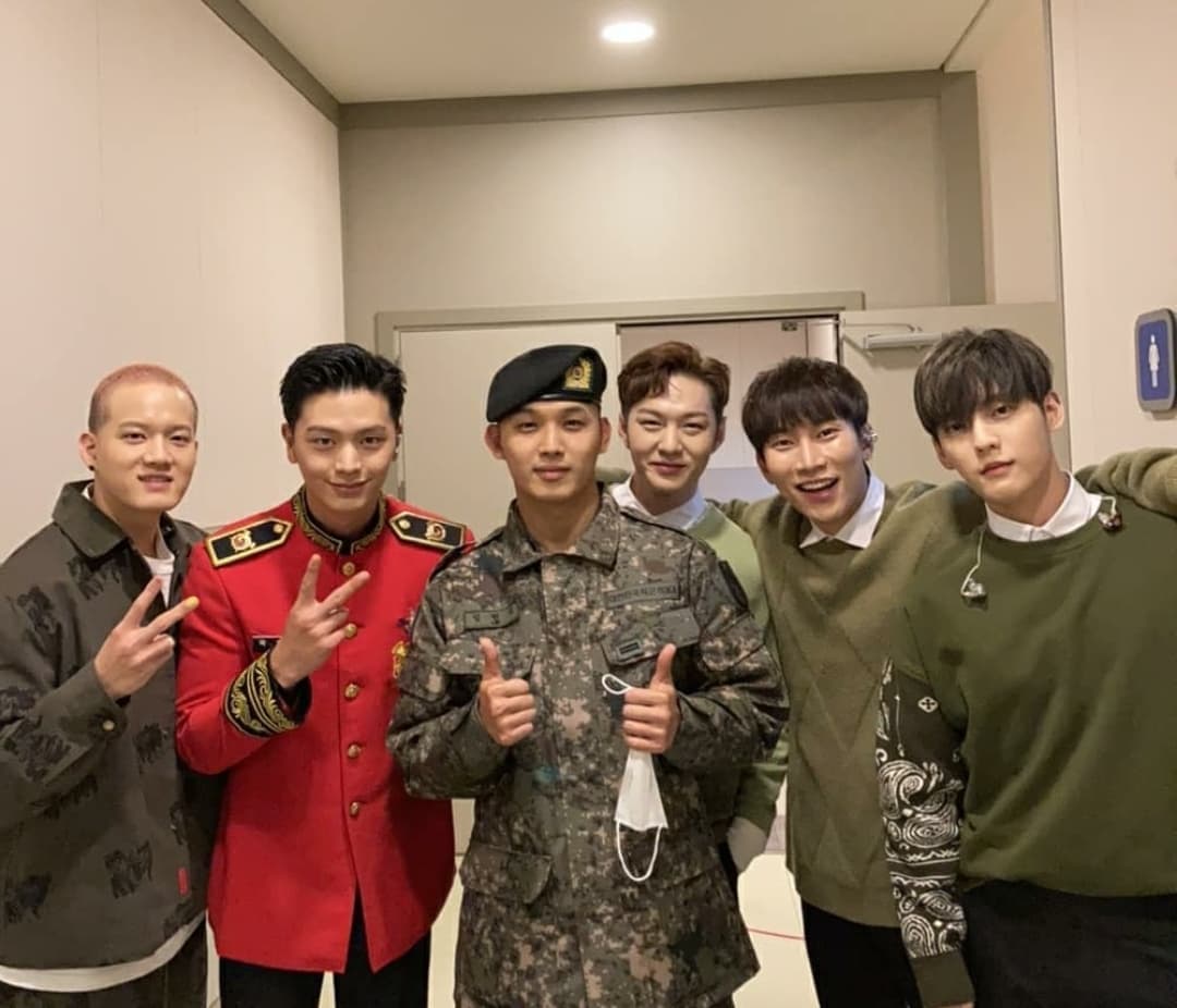 instagram | btob_silver_light