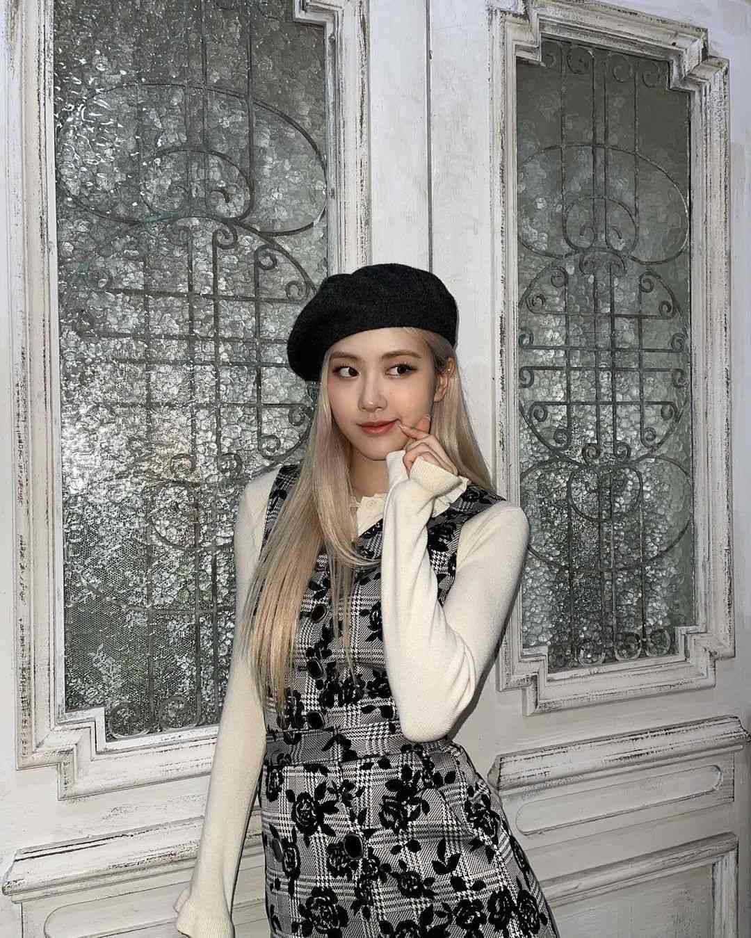 Image Source instagram | ROSES_ARE_ROSIE