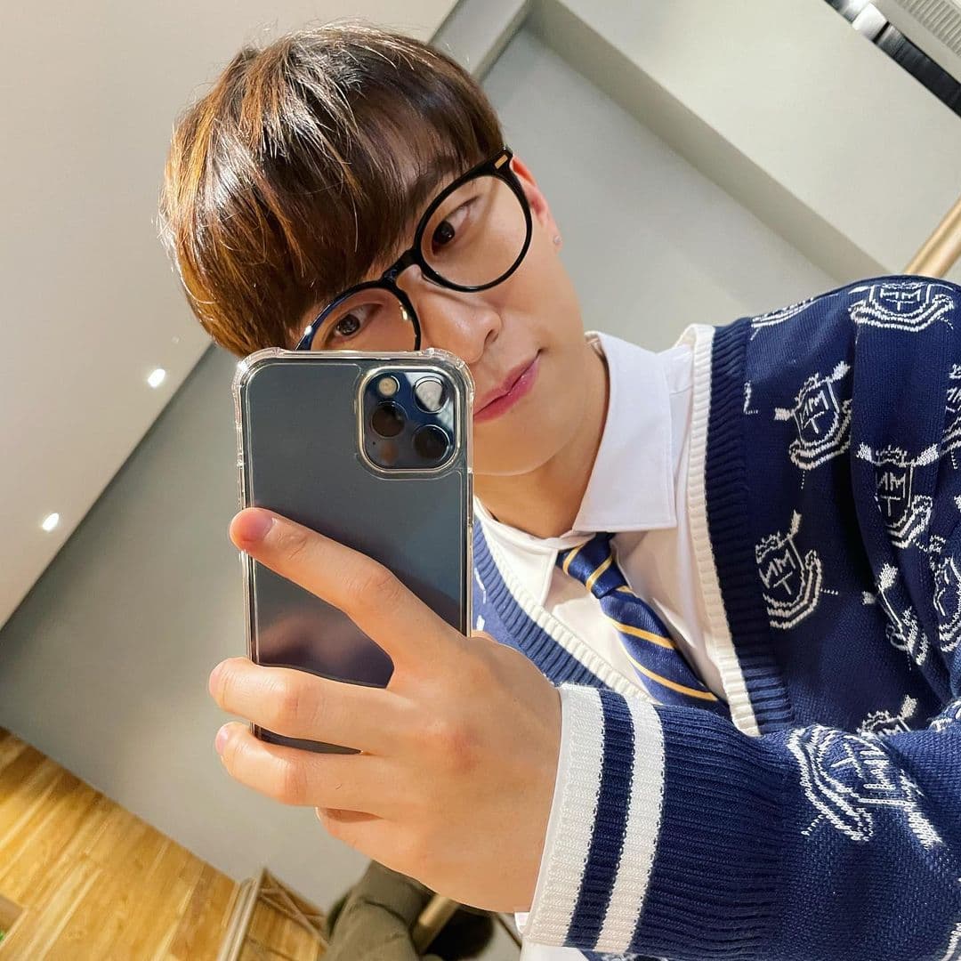 Image Source_Instagram | btob_silver_light