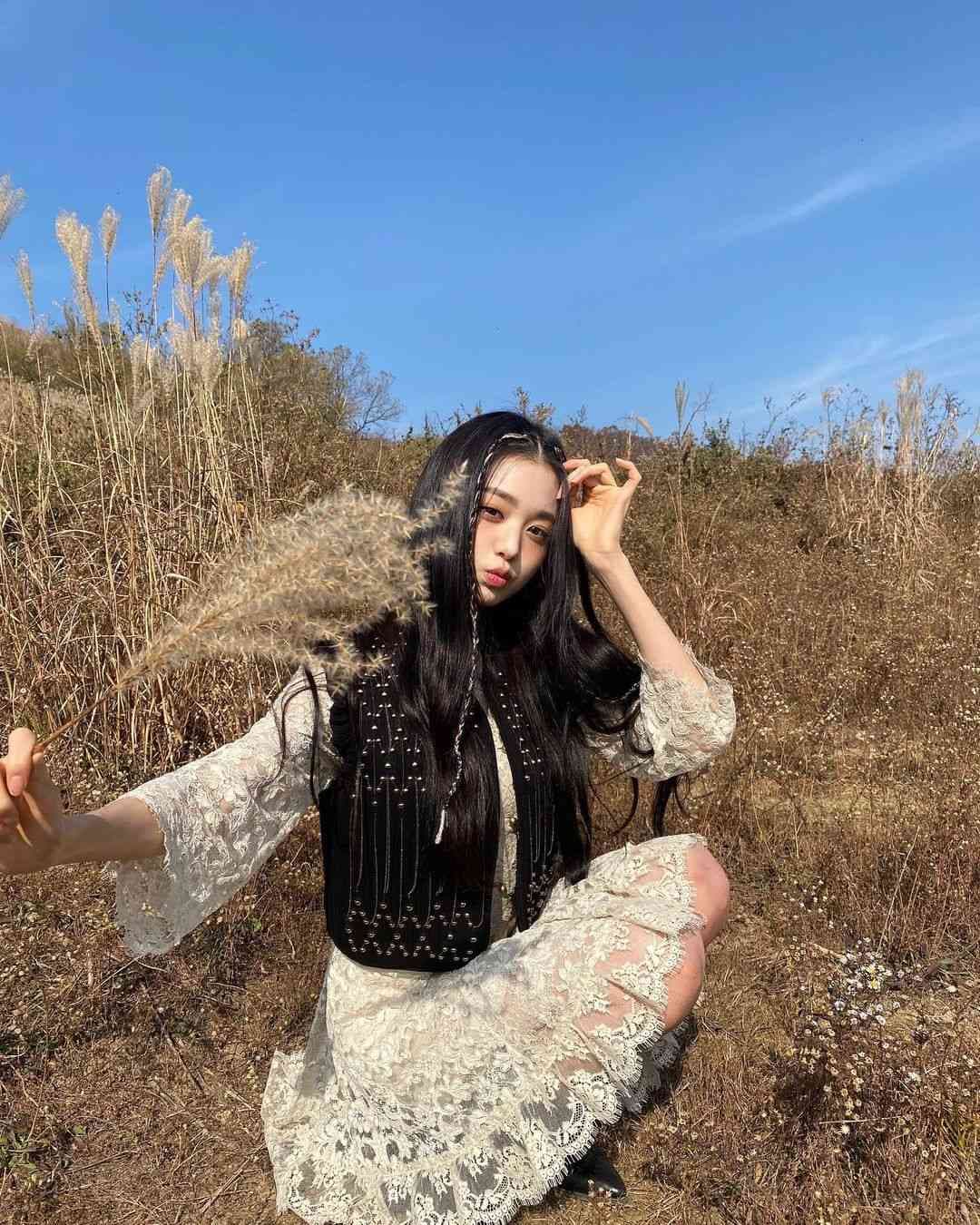 image source_instagram_official_izone
