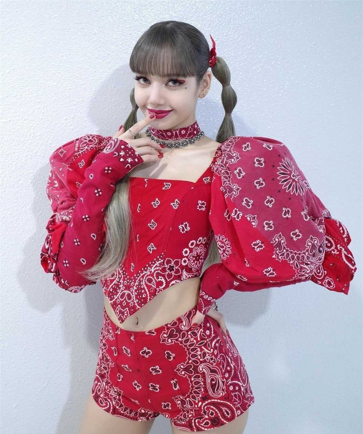 Image Source instagram | lalalalisa_m