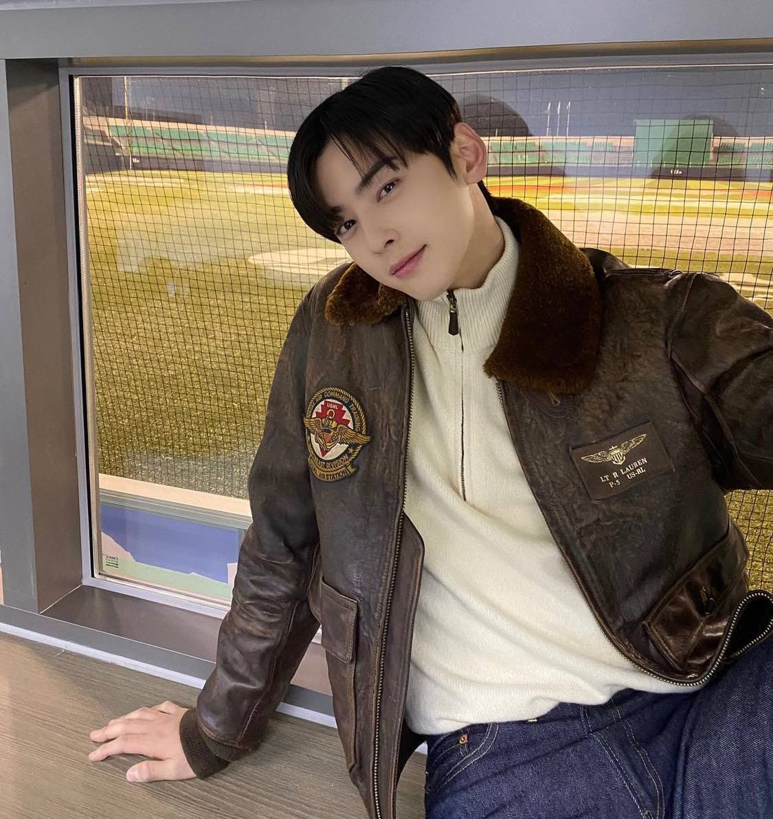 https://www.instagram.com/eunwo.o_c/