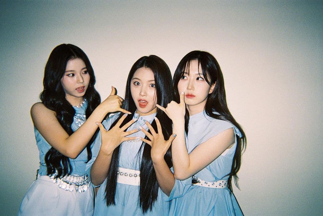 https://www.instagram.com/nmixx_official/