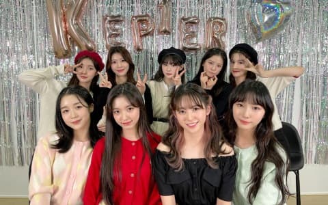 Kep1er官方V LIVE頻道初直播!預告團體消息!