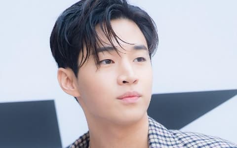 《我獨自生活》沒有Henry的海報!韓網懷疑:默默下車了?