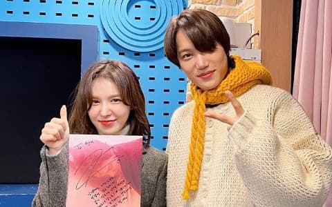 KAI & WENDY「鞠躬問候對決」互動笑爆網友!韓網評論:等著媽媽接放學的幼稚園生