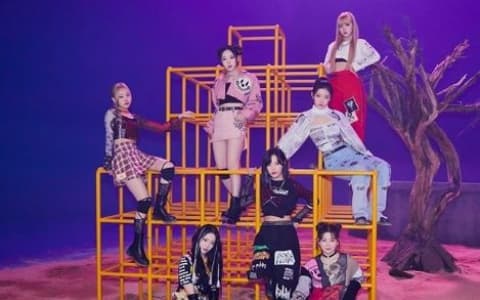 怪物新人女團出道前履歷超威!RAP曾是YG練習生、主唱是人氣網劇女二!