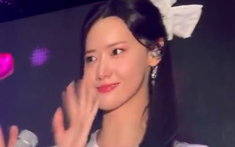 在粉絲面前流淚的潤娥⋯⋯被相機拍了下來!網友:「哭的樣子也很漂亮啊」