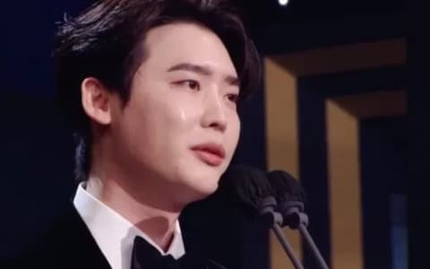 《MBC演技大賞》李鍾碩獲獎!公開表愛意:『有很喜歡的人,非常喜歡你⋯⋯』