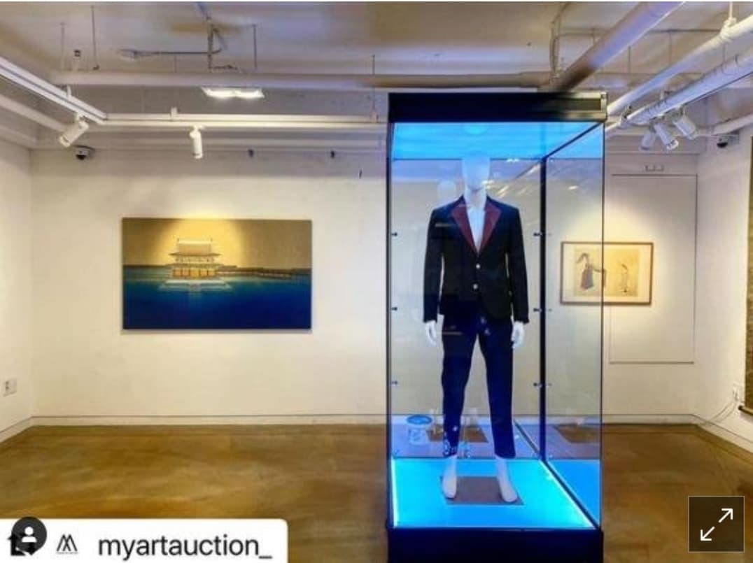 instagram | myartauction_