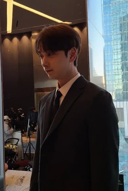 Image Source instagram | hwang_chan222