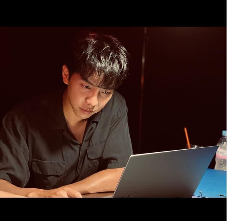 Image Source instagram | leeseunggi.official