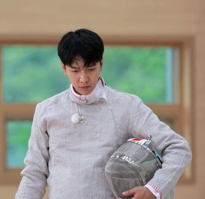 Image Source instagram | leeseunggi.official