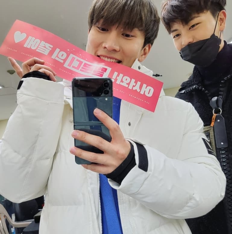 Image Source_Instagram | btob_silver_light