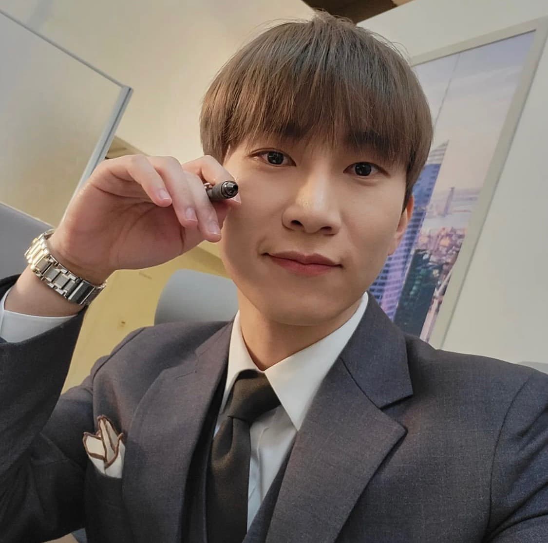 Image Source :Instagram | btob_silver_light