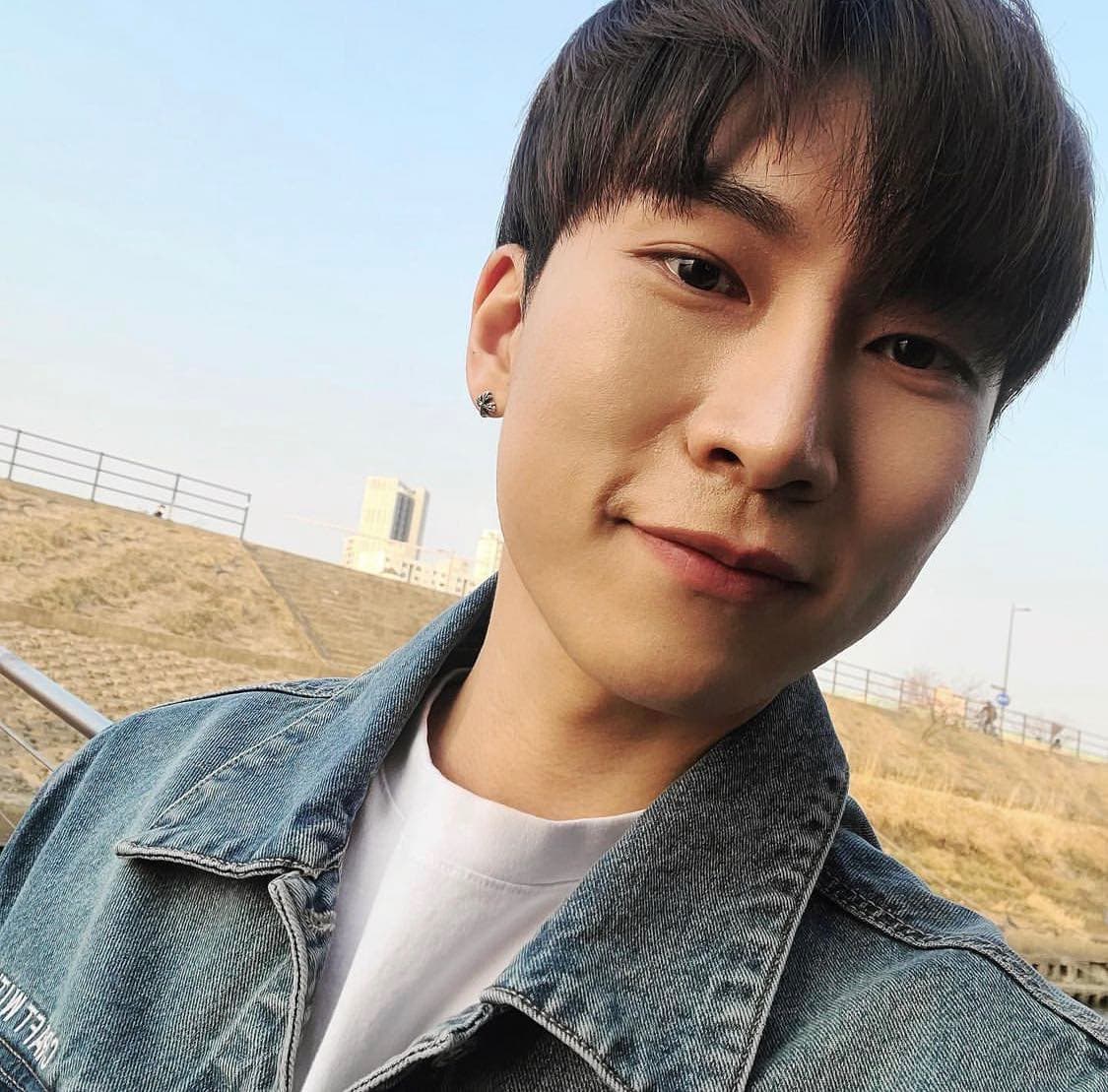 Image Source :Instagram | btob_silver_light