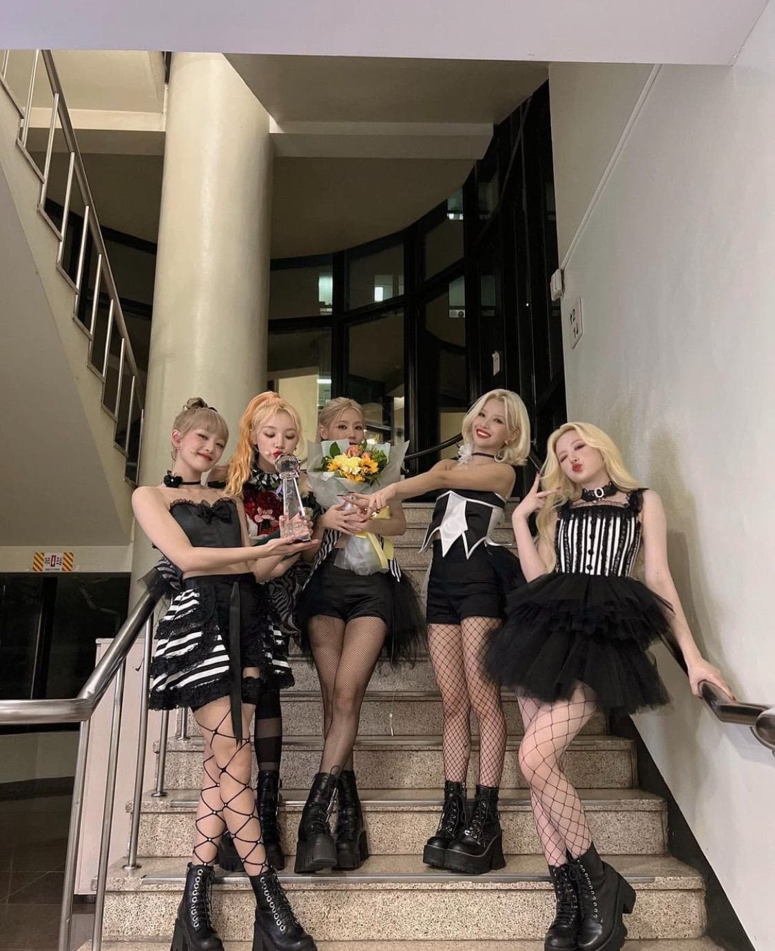image source_instagram|official_g_i_dle